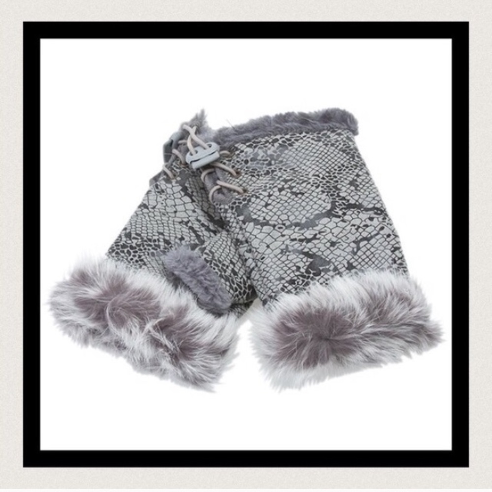 NWT☃️Gray Fur Fingerless Gloves☃️ - Picture 1 of 1